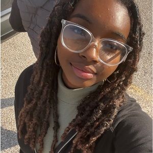 Meet your Posher, Yoselyn